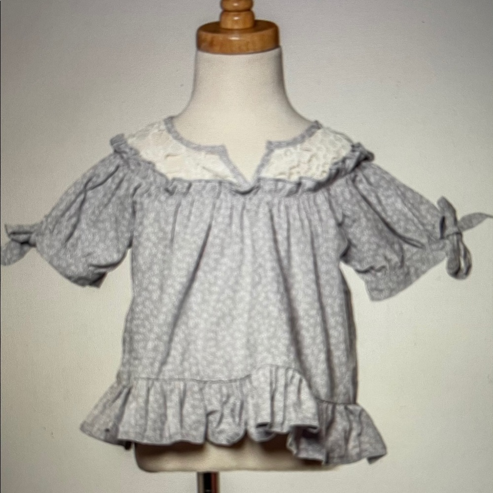 ML Kids Top blue with tiny white flowers Size 6